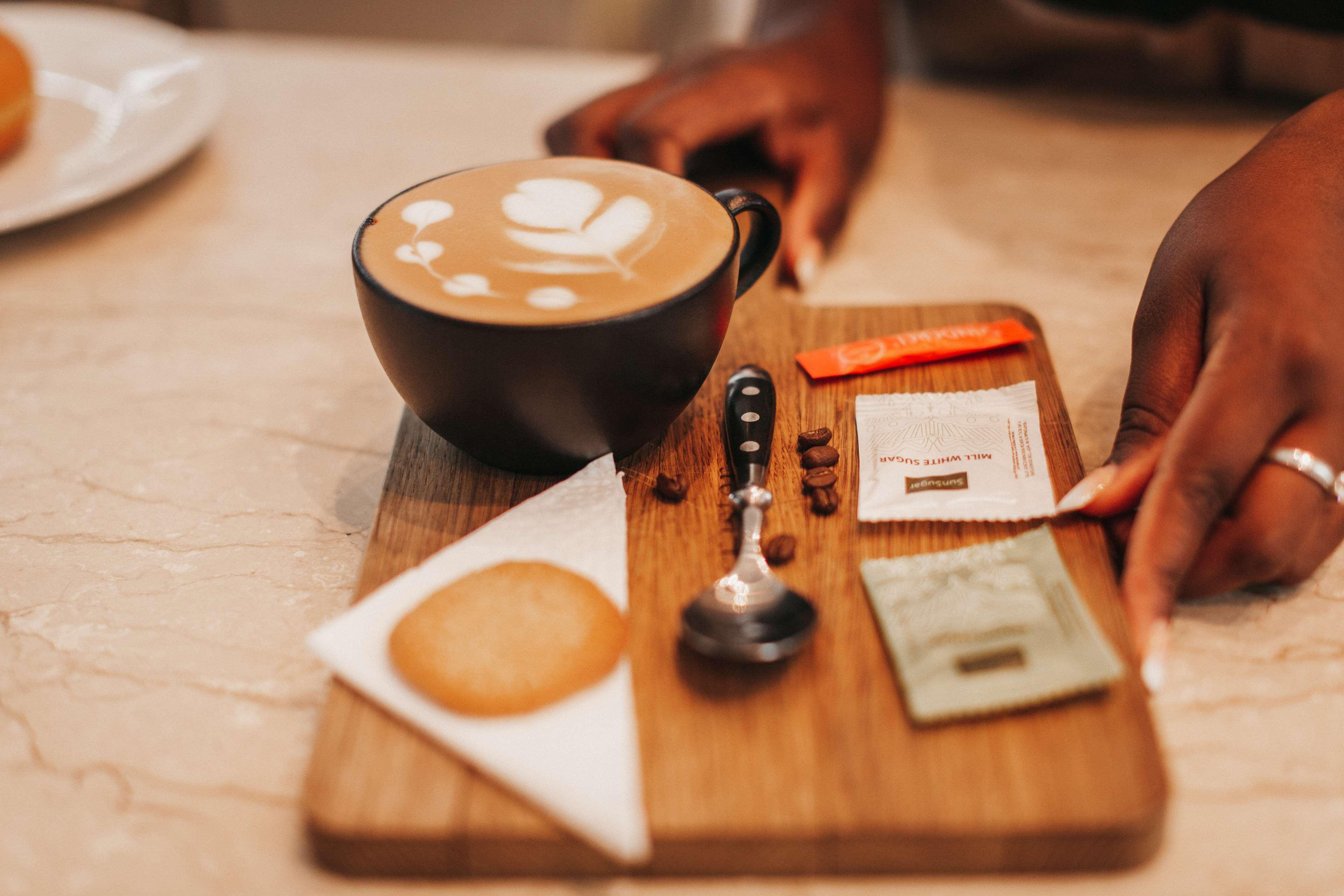 Radisson Blu Hotel & Residence Nairobi Arboretum Exterior foto A coffee tasting